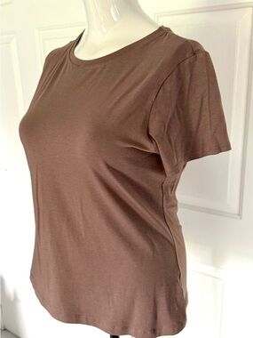 Tahari Brown Short Sleeve Crew Neck Tee